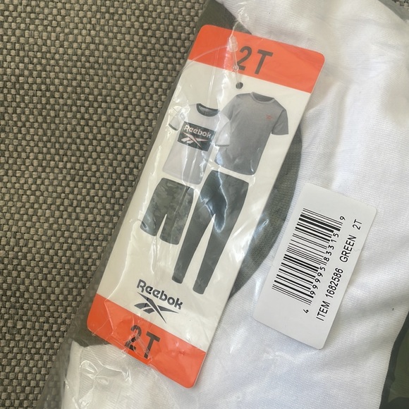 Reebok 4-Piece Kids Set - Picture 4 of 4